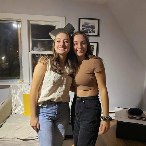 Meet your Posher, Isabella - Picture 2 of 3